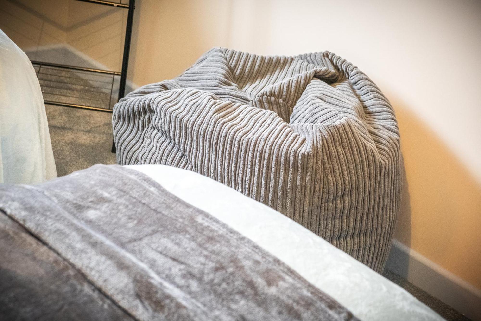 Mk 2-Bedroom Contractor'S Gem, 5 Beds, Sleeps 6, Free Parking Milton Keynes Zewnętrze zdjęcie