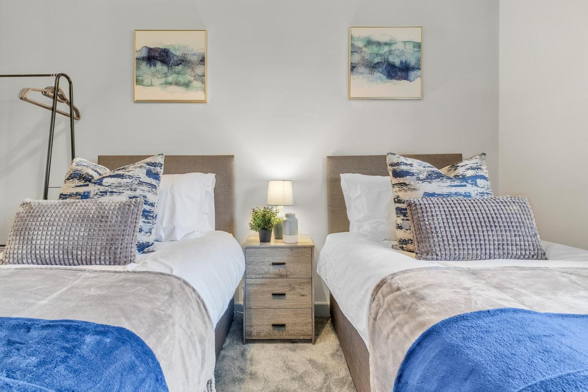 Mk 2-Bedroom Contractor'S Gem, 5 Beds, Sleeps 6, Free Parking Milton Keynes Zewnętrze zdjęcie