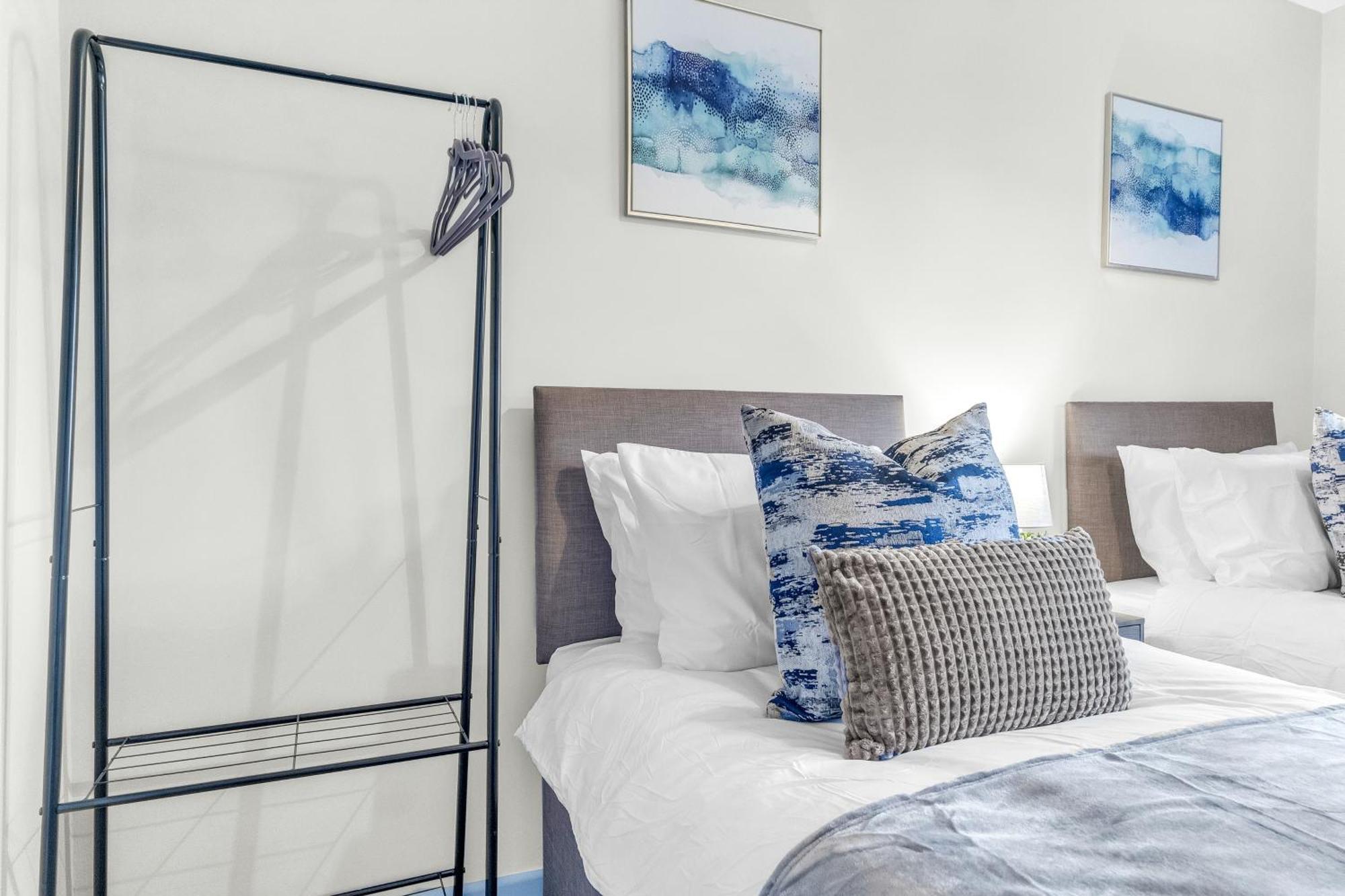 Mk 2-Bedroom Contractor'S Gem, 5 Beds, Sleeps 6, Free Parking Milton Keynes Zewnętrze zdjęcie